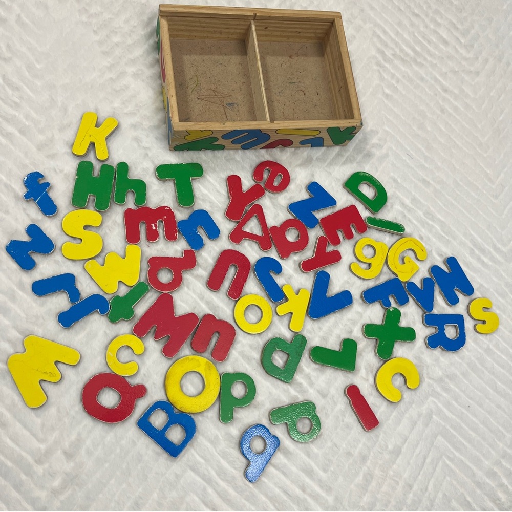 MELISSA &‎ DOUG Magnetic Alphabet Letters Original Box